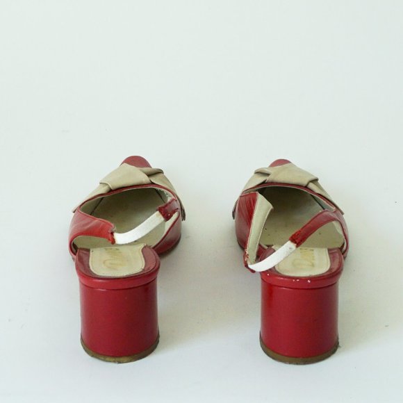 Red Pointed Mid Heel Sling-backs with a cream bow - Size 7.5 - Picture 4 of 5